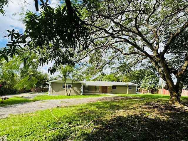 view of front facade with a front yard