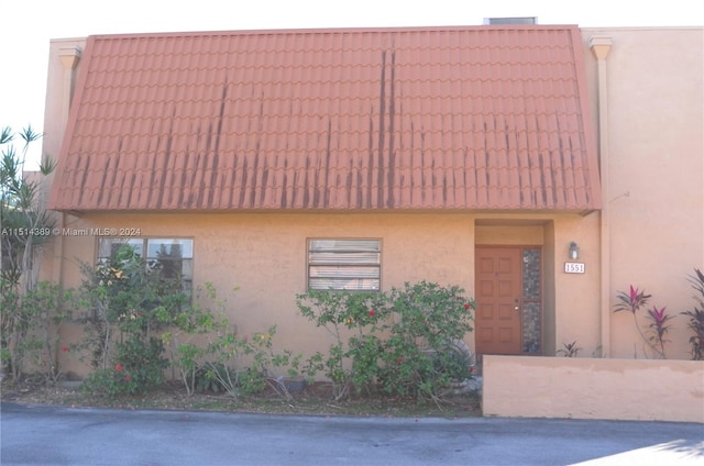 view of front facade