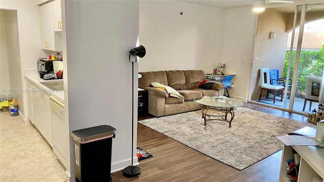 living room featuring light hardwood / wood-style floors and ceiling fan