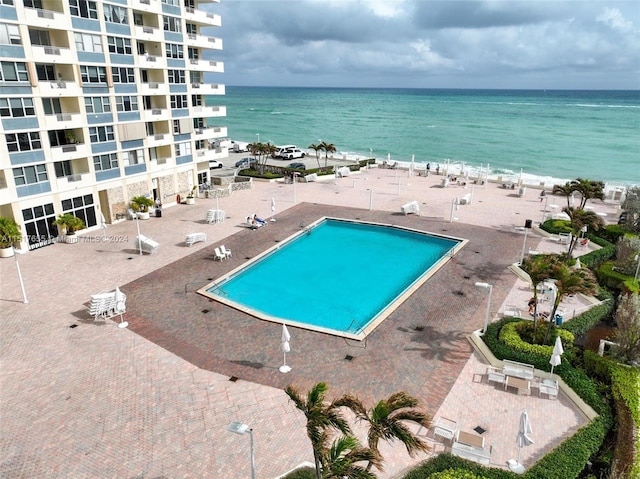 view of pool featuring a water view