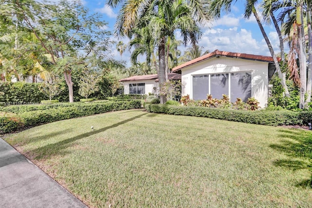 view of front of house featuring a front yard