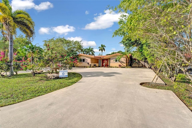 ranch-style home with a front yard