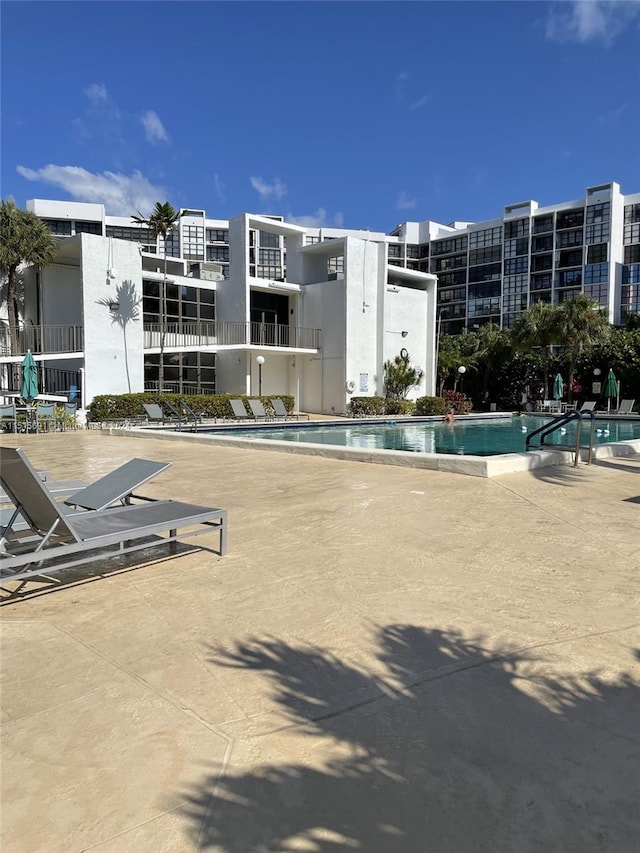 view of swimming pool