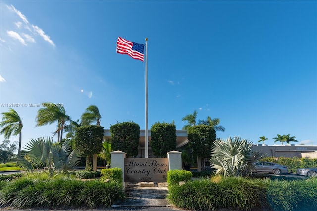 view of community / neighborhood sign