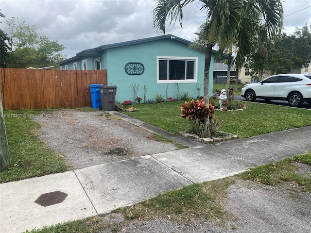 view of front of home with a front yard