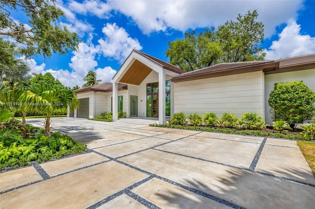 view of front of home featuring a garage