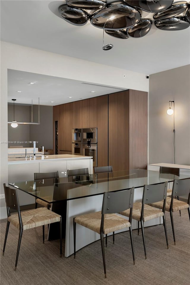 dining space featuring sink and carpet floors