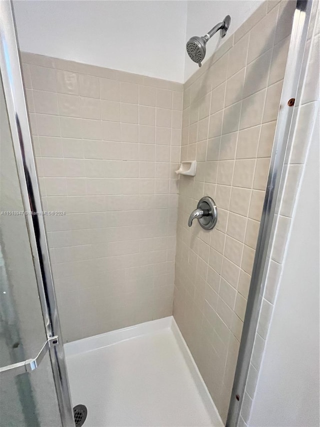 bathroom with a tile shower