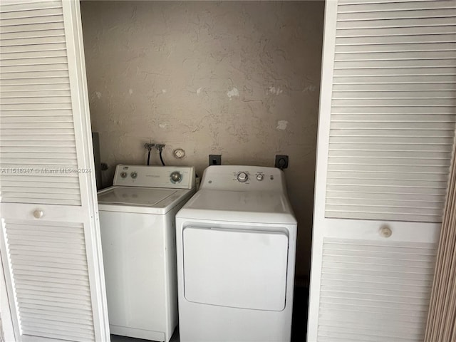 clothes washing area featuring washer and dryer, electric dryer hookup, and washer hookup