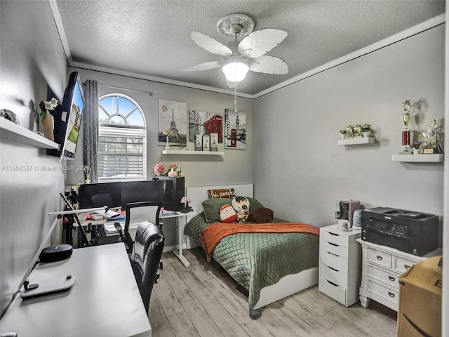 bedroom featuring light hardwood / wood-style floors, ceiling fan, a textured ceiling, and crown molding