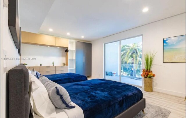 bedroom with light wood-style flooring, baseboards, and recessed lighting