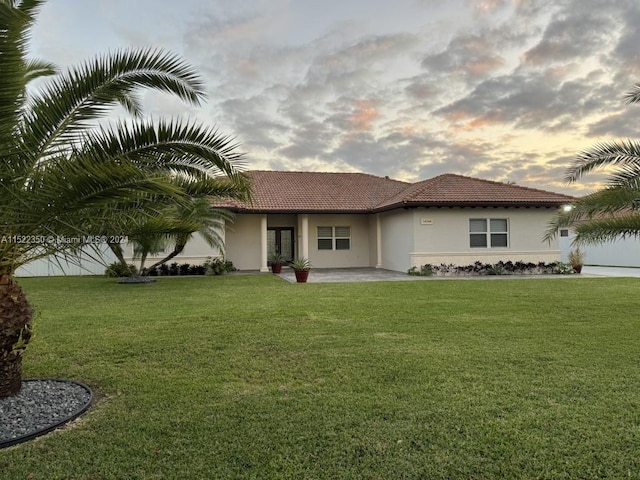 view of front of home featuring a yard