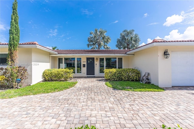 single story home featuring a garage