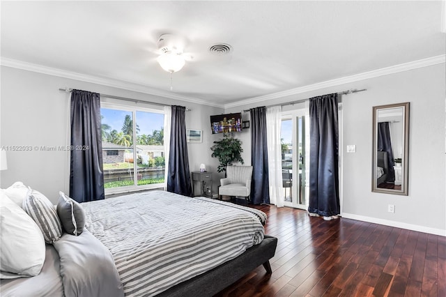 bedroom featuring ceiling fan, dark hardwood / wood-style floors, and crown molding