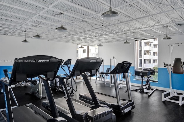 exercise room featuring a wealth of natural light and ceiling fan