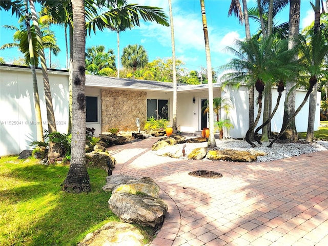 view of front of house with a front yard