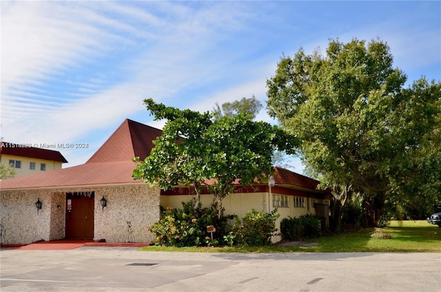 view of front of property