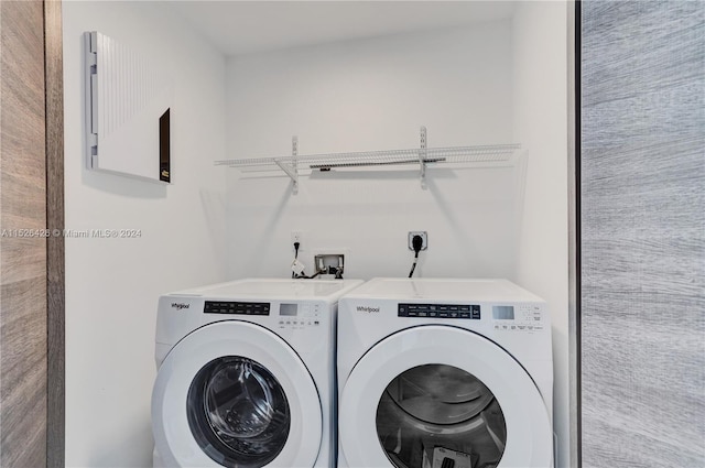 laundry room with washing machine and dryer