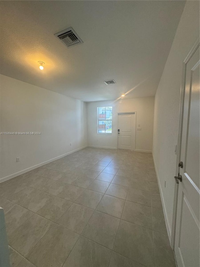 empty room featuring light tile patterned floors