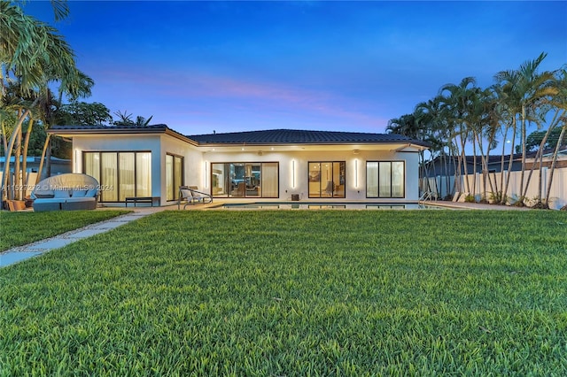 view of front of home featuring a lawn