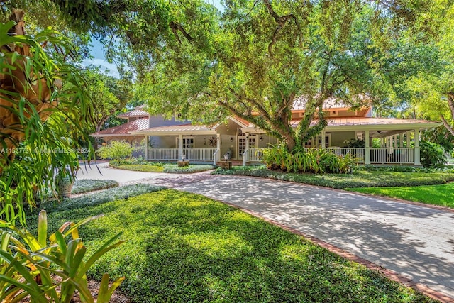 view of front of property with a front lawn