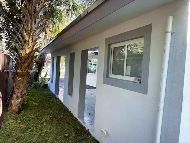 view of side of property featuring a lawn