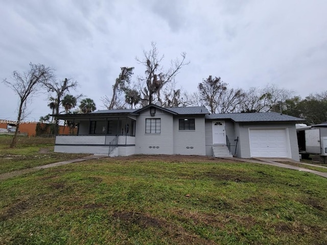 view of front facade with a garage and a front yard