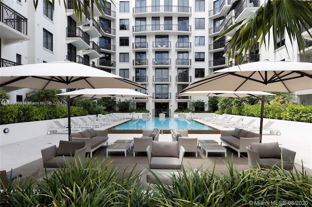 view of swimming pool featuring outdoor lounge area