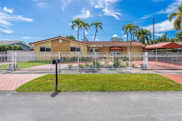 single story home with a front lawn