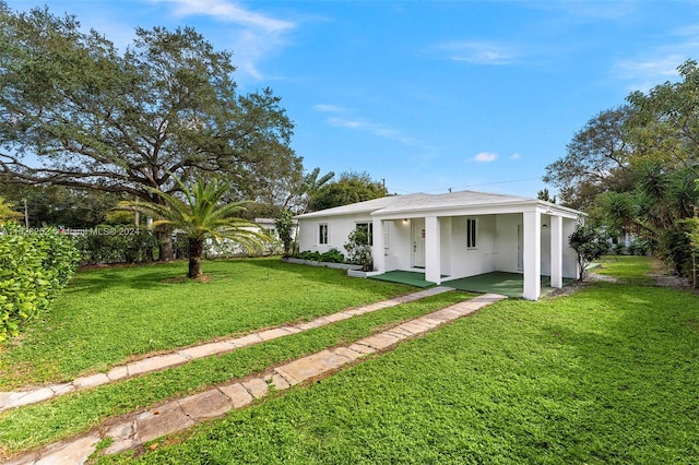 ranch-style house featuring a front yard