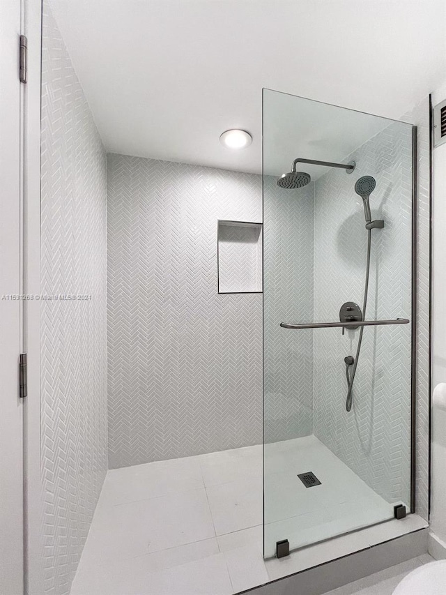 bathroom with tiled shower