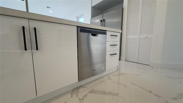 bathroom with concrete floors