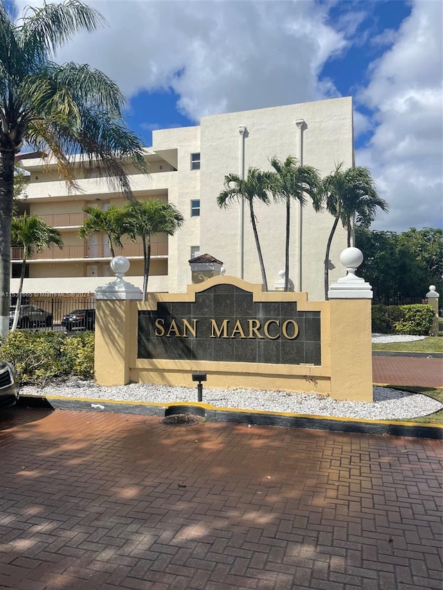 view of community / neighborhood sign