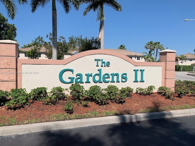 view of community / neighborhood sign