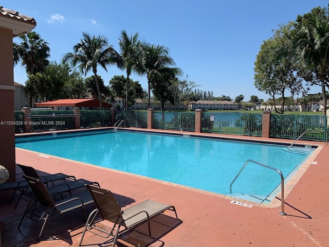 view of swimming pool featuring a patio