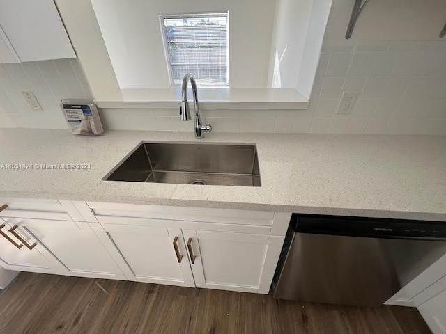 room details with tasteful backsplash, sink, dark wood-type flooring, and dishwasher