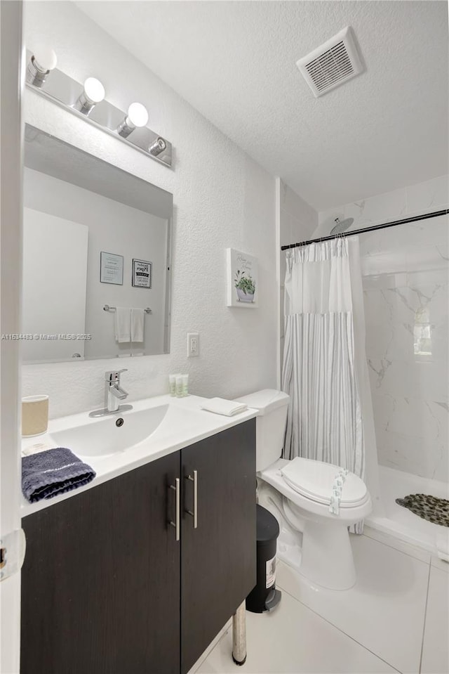 bathroom with vanity, a shower with curtain, a textured ceiling, and toilet