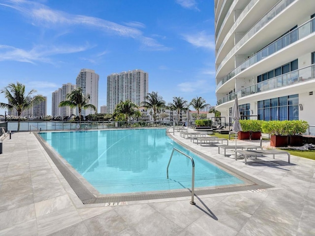 view of swimming pool