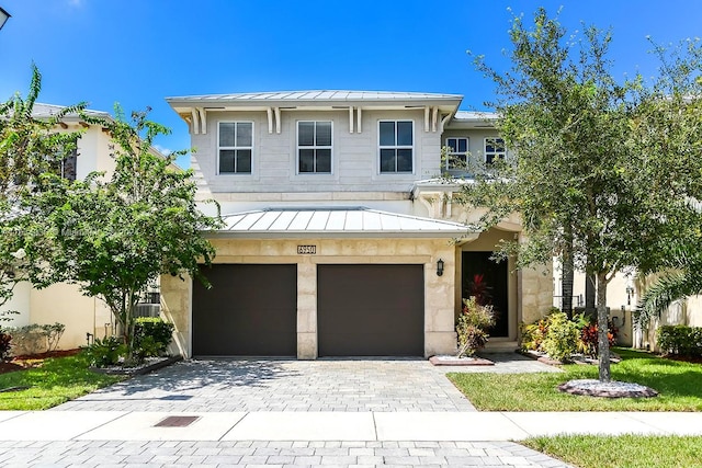 view of front facade featuring a garage