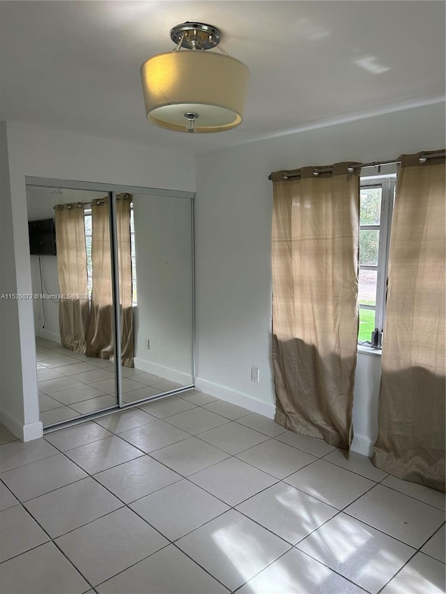 unfurnished room featuring light tile floors