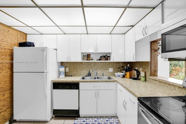 kitchen featuring white cabinets, decorative backsplash, sink, and stainless steel appliances