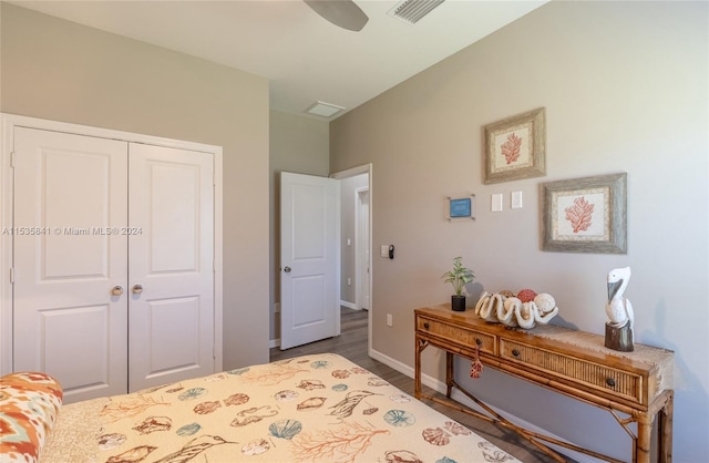 bedroom with a closet, wood-type flooring, and ceiling fan