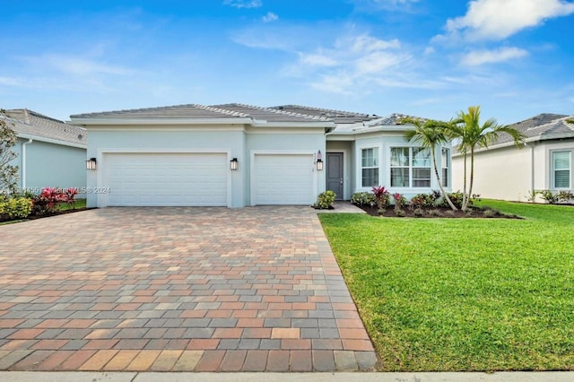 view of front of house featuring a front lawn and a garage