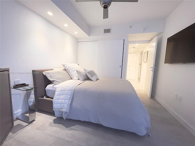 bedroom featuring a closet and ceiling fan