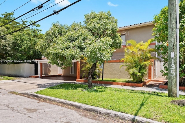 view of front facade with a front yard