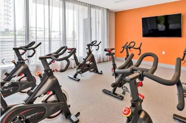 workout area with baseboards