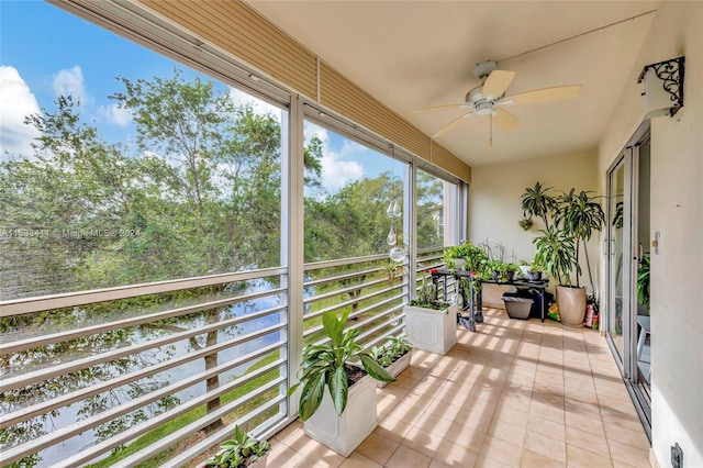 sunroom / solarium with ceiling fan