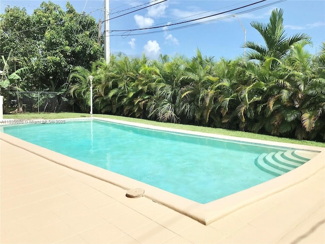 view of swimming pool