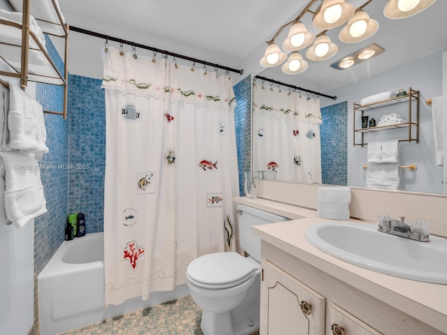 full bathroom featuring shower / tub combo with curtain, vanity, and toilet