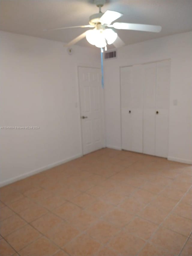 unfurnished room featuring ceiling fan and light tile patterned floors